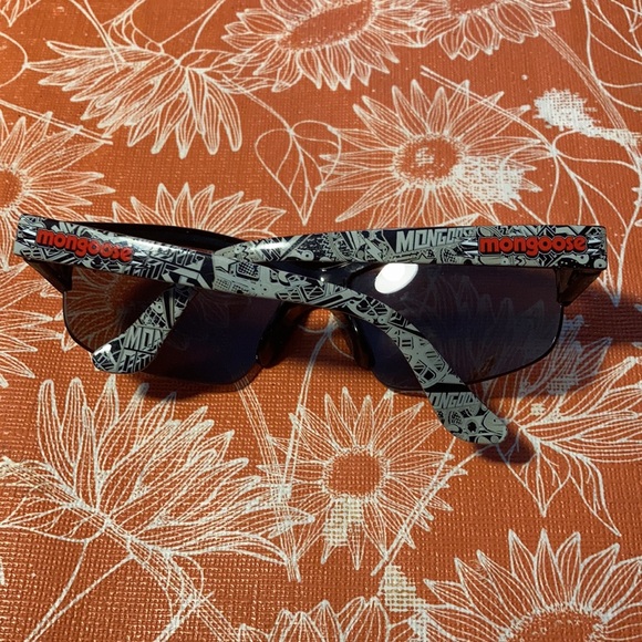 Mongoose pacific cycle inc sunglasses. - Picture 7 of 10